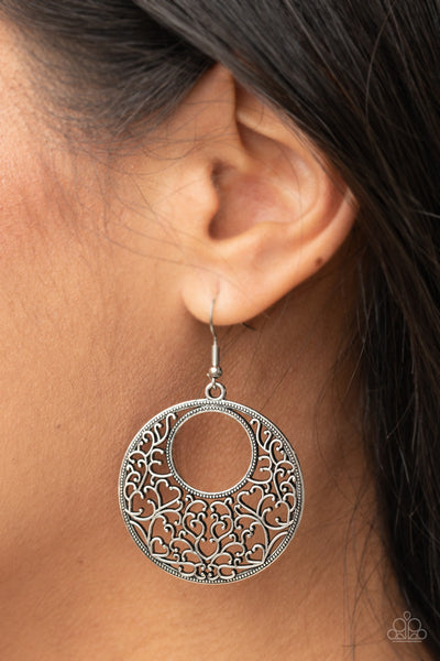 Paparazzi Vineyard Romance - Silver Earrings