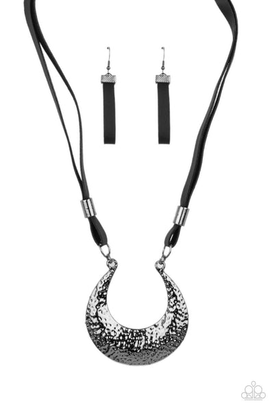 Paparazzi Majorly Moonstruck - Black Necklace