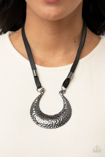 Paparazzi Majorly Moonstruck - Black Necklace