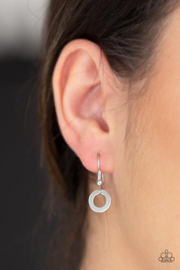 Paparazzi Move It On Over - Silver