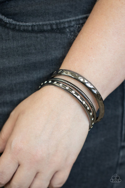 Paparazzi Confidently Curvaceous - Black Bracelet