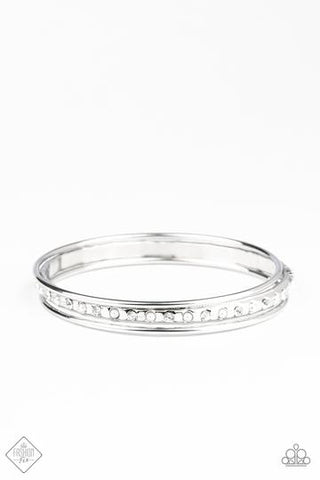 Paparazzi Ballroom Bauble - White