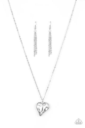 Paparazzi Heart Flutter - White