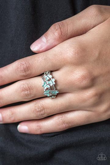 Paparazzi Fluttering Fashion - Green