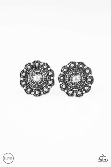 Paparazzi Foxy Flower Gardens - Silver