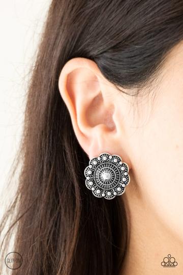 Paparazzi Foxy Flower Gardens - Silver