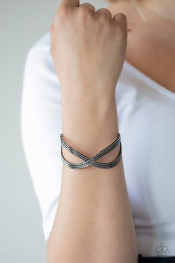 Paparazzi Infinitely Iridescent - Black