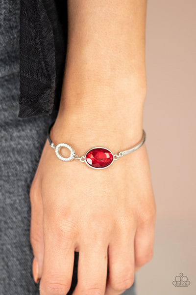 Paparazzi Glamorous Glow - Red