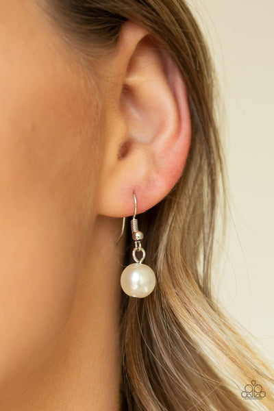Paparazzi Grandiose Glimmer - White