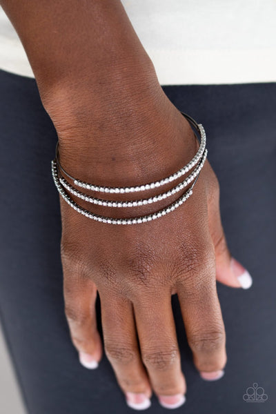 Paparazzi Iridescently Infatuated - Black