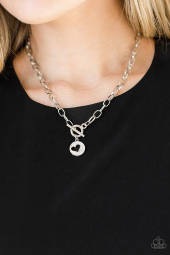 Paparazzi Heartbeat Retreat - White