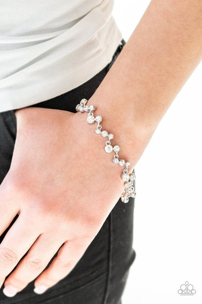 Paparazzi Starlit Stunner - White