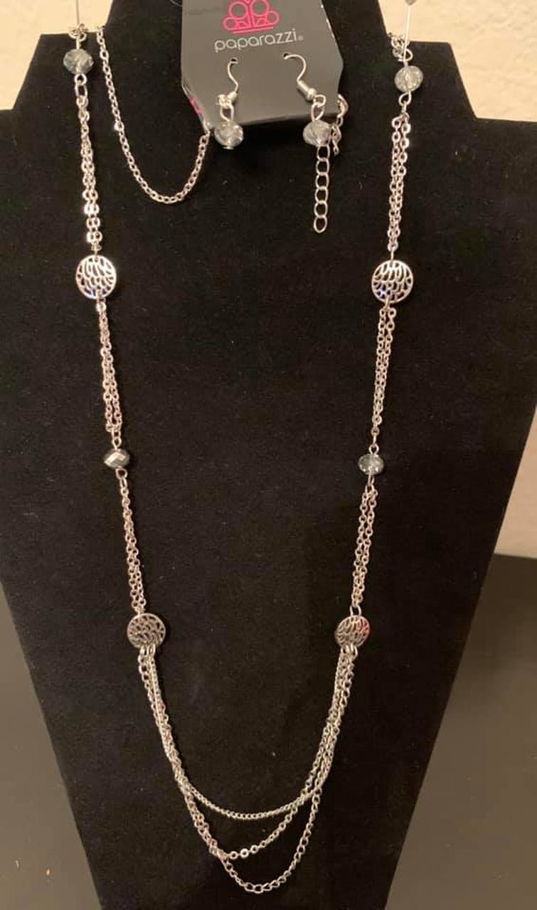 Paparazzi Beach Breeze - Silver