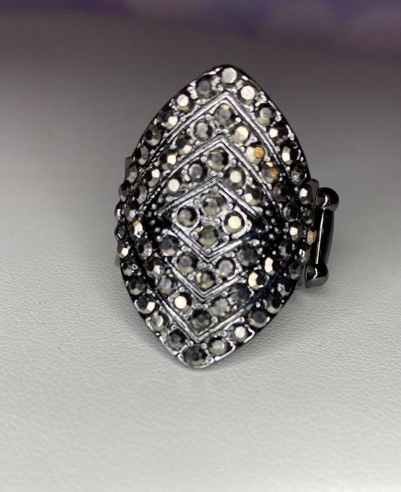 Paparazzi Plead Glitzy - Black Ring