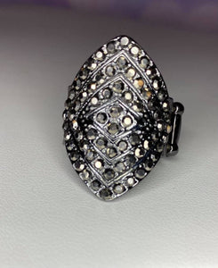 Paparazzi Plead Glitzy - Black Ring