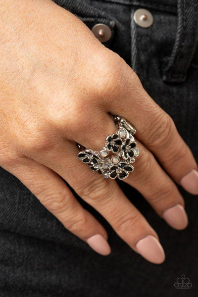 Paparazzi Blooming Banquet - Black Ring