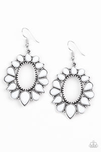 Paparazzi Fashionista Flavor - White Earrings