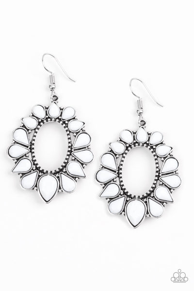 Paparazzi Fashionista Flavor - White Earrings