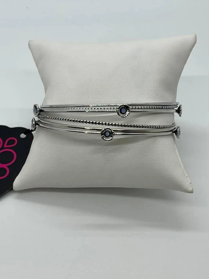 Paparazzi Flawlessly Floral - Blue Bracelet