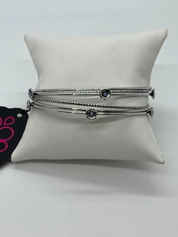 Paparazzi Flawlessly Floral - Blue Bracelet