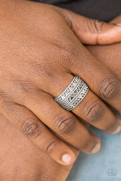 Paparazzi Textile Triumph - Silver Ring