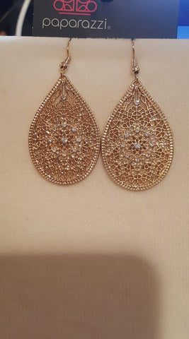 Paparazzi Dinner Party Posh - Gold Earrings