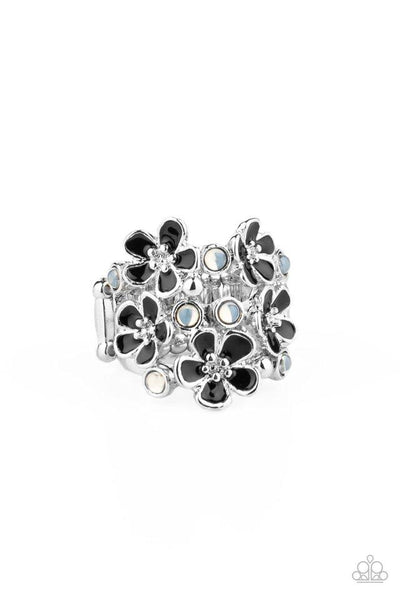 Paparazzi Blooming Banquet - Black Ring